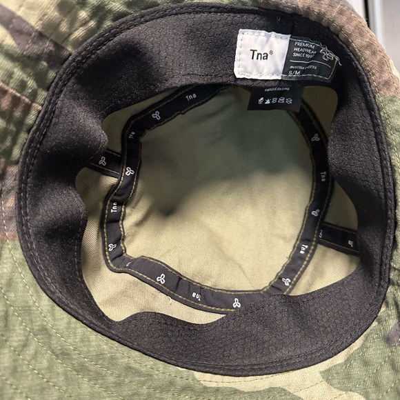 Aritzia TNA army bucket hat - Picture 3 of 3